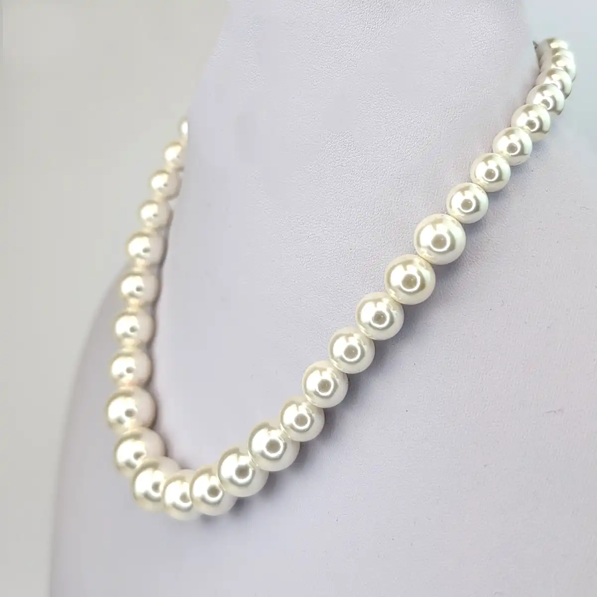 Graduated Shell Pearl Necklace