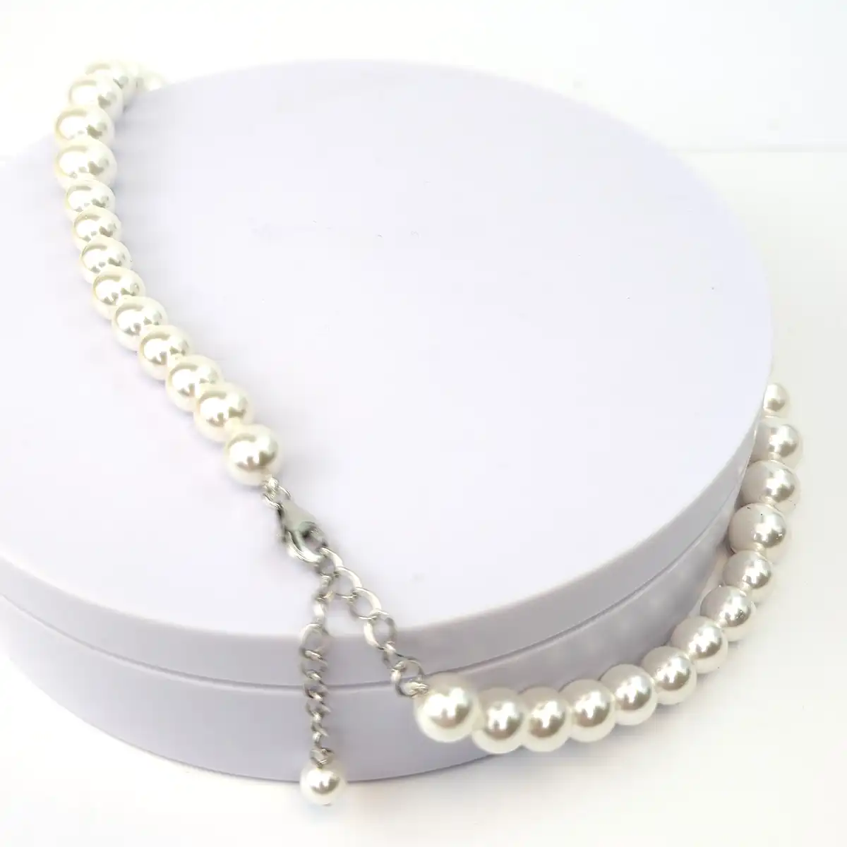 Graduated Shell Pearl Necklace - Image 4