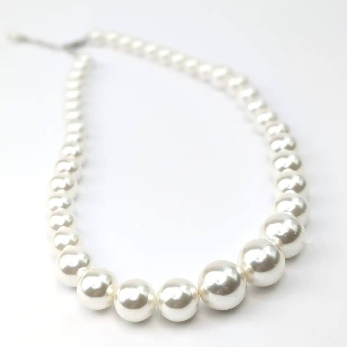 Graduated Shell Pearl Necklace - Image 2