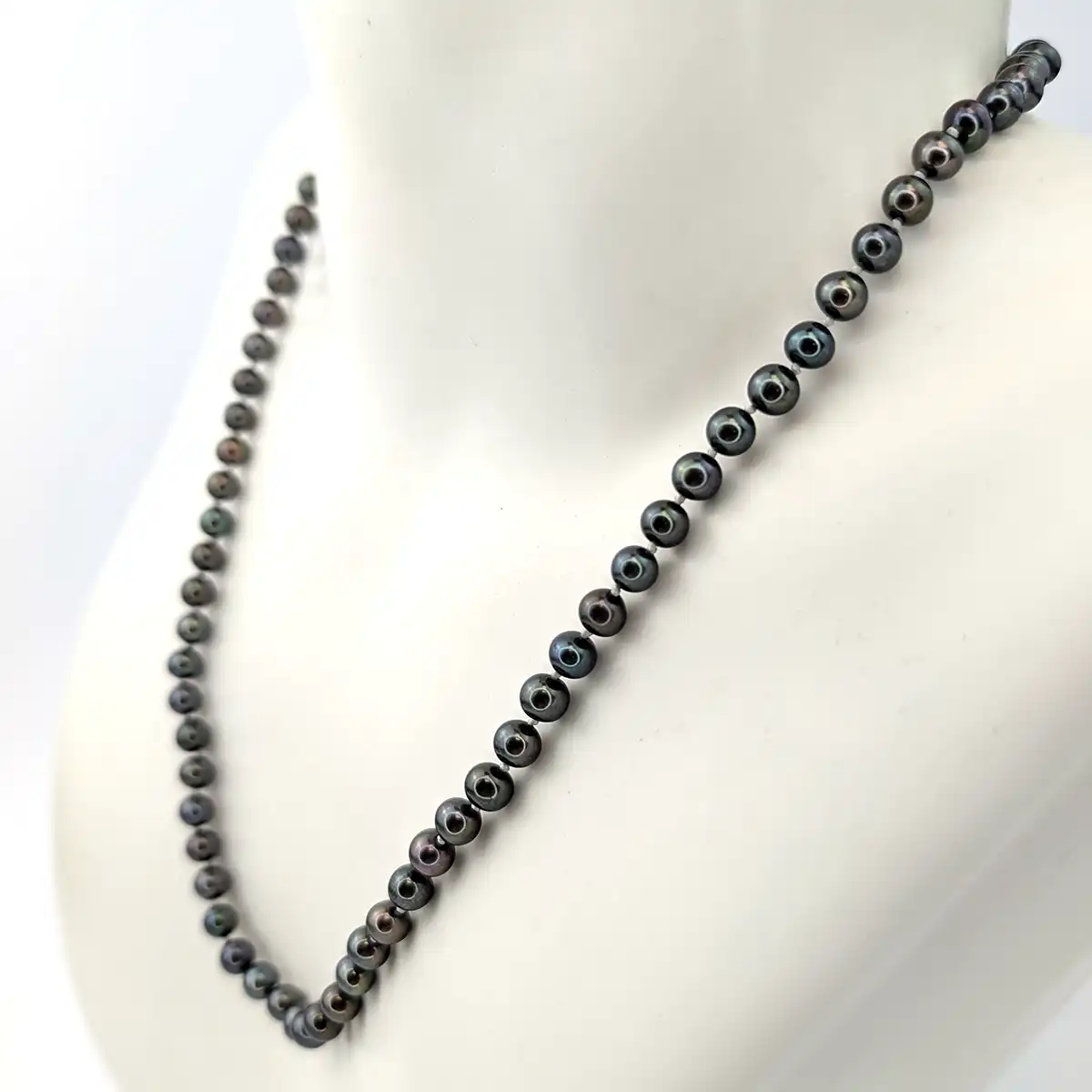 Round 5.5mm Pearl Necklace With Magnetic Clasp - Image 5