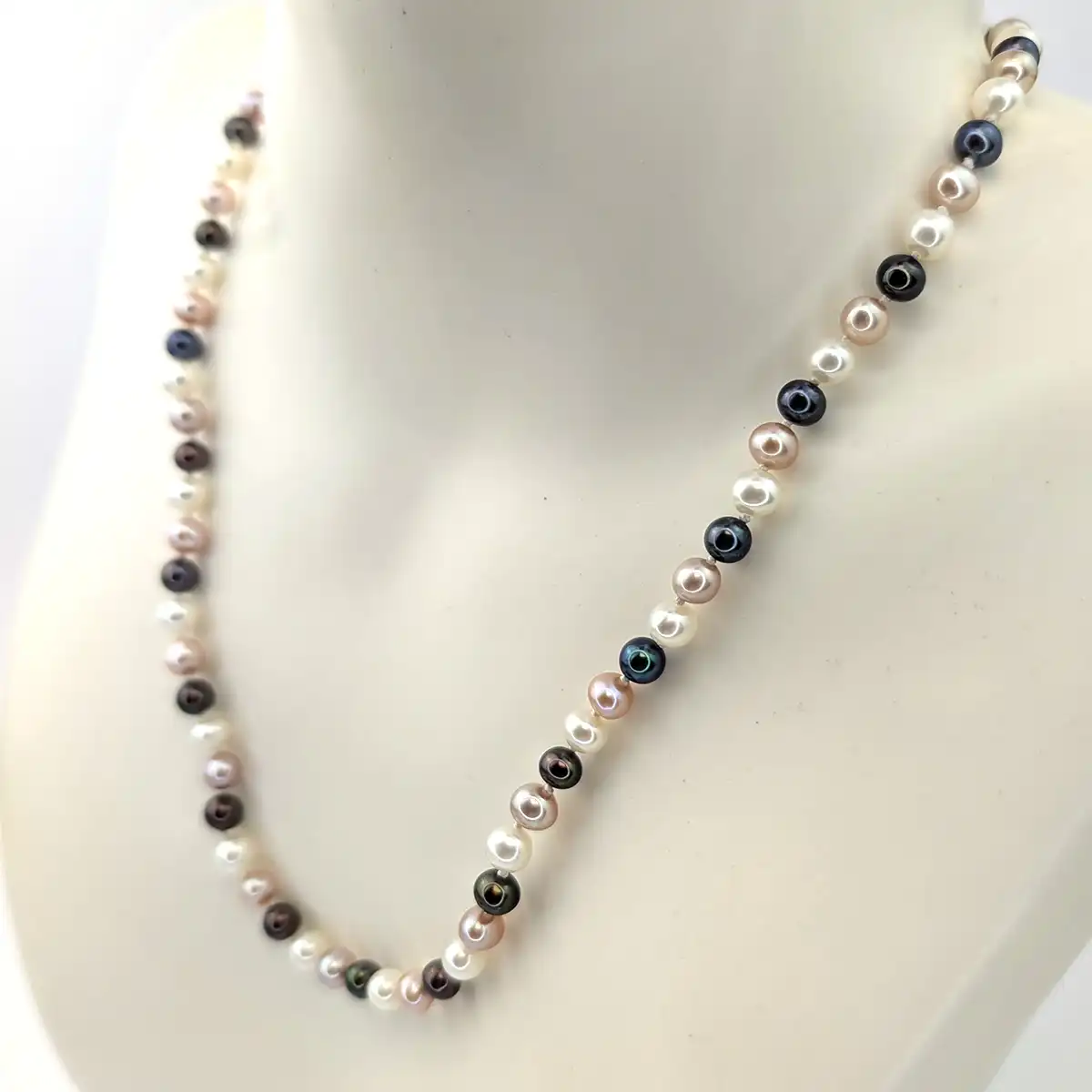 Round 5.5mm Pearl Necklace With Magnetic Clasp