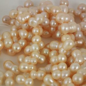 Peanut-shaped Freshwater Pearl String 7.5 x 13mm - Image 7