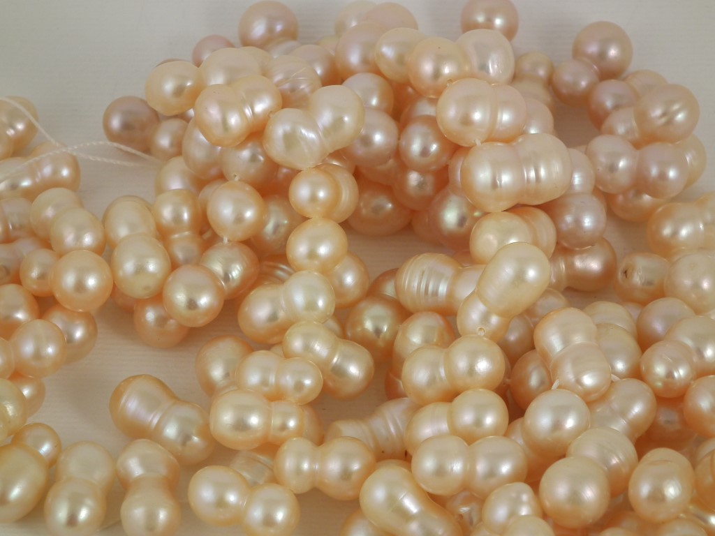 Peanut-shaped Freshwater Pearl String 7.5 x 13mm - Image 7